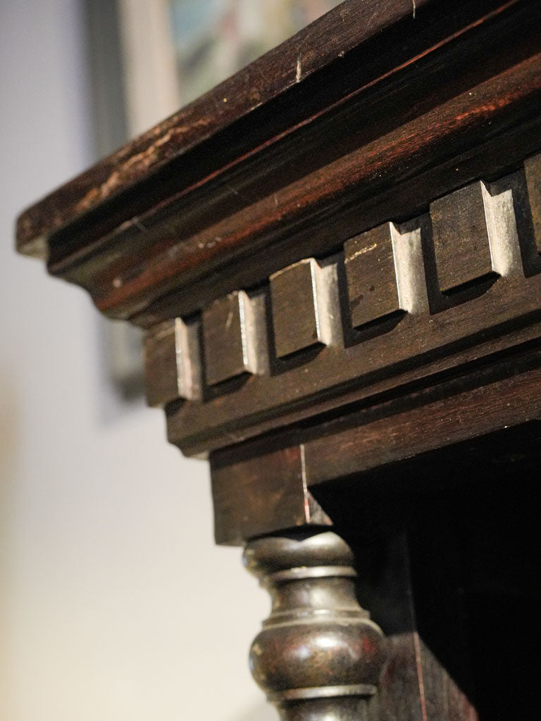 Classic rhythmic silhouette bookcase