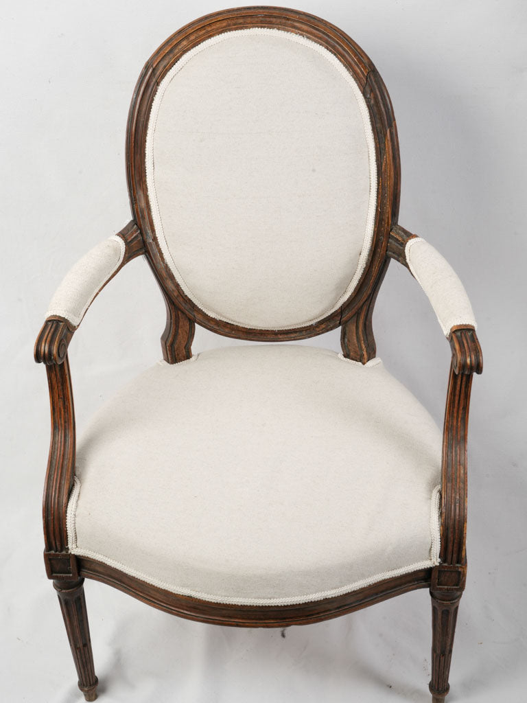 Refined neoclassical accent piece  