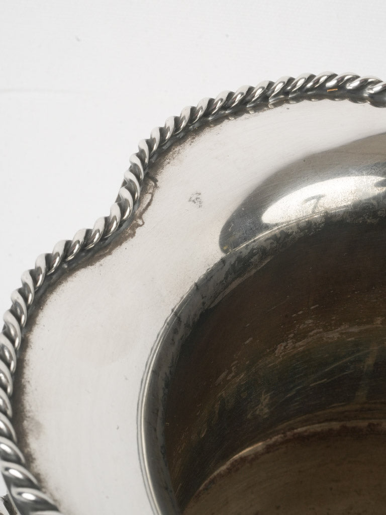 Sophisticated rope-style handle bucket