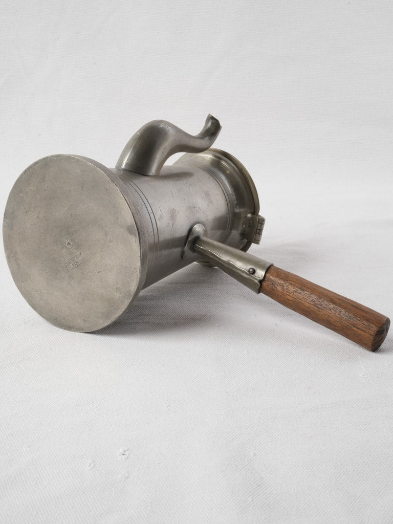 Incised ring decorative chocolate pot