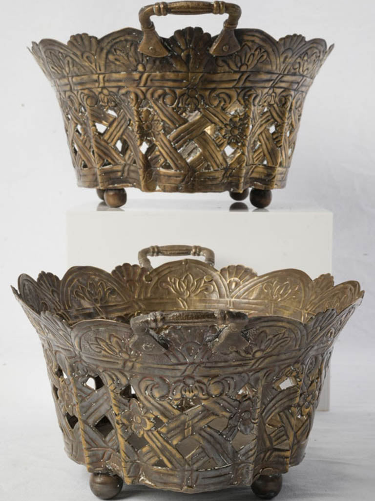 Elegant scalloped rim brass cachepots