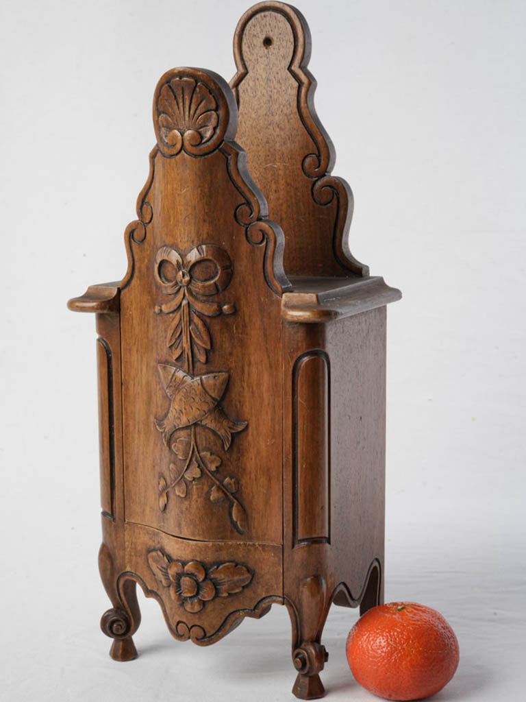 Decorative mid-century kitchen accessory