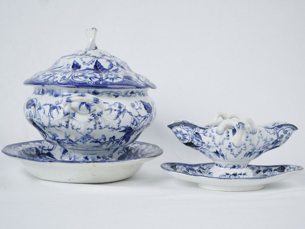 Elegant Footed Sauce Boat Faience