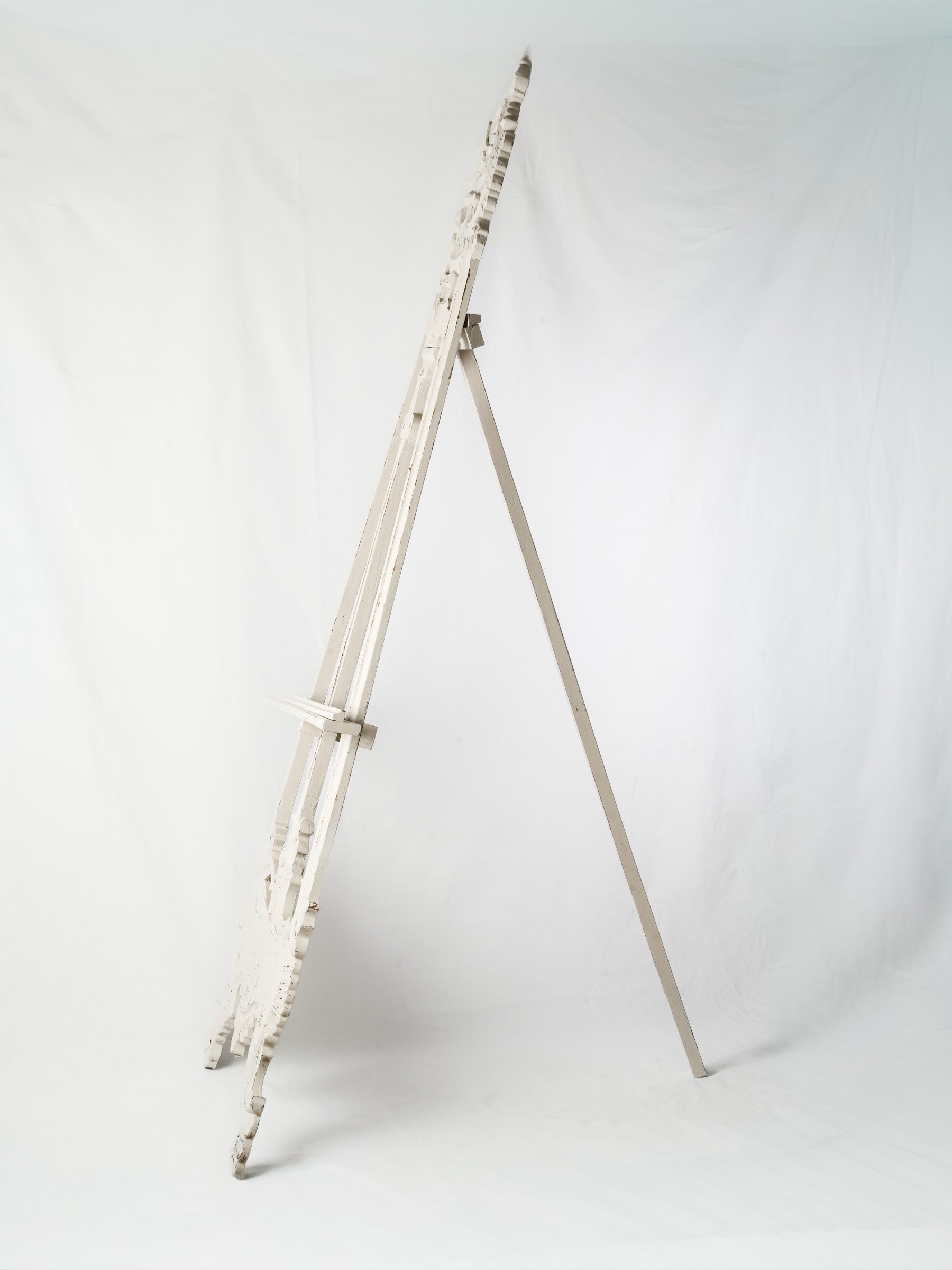 Gently patina scrollwork easel