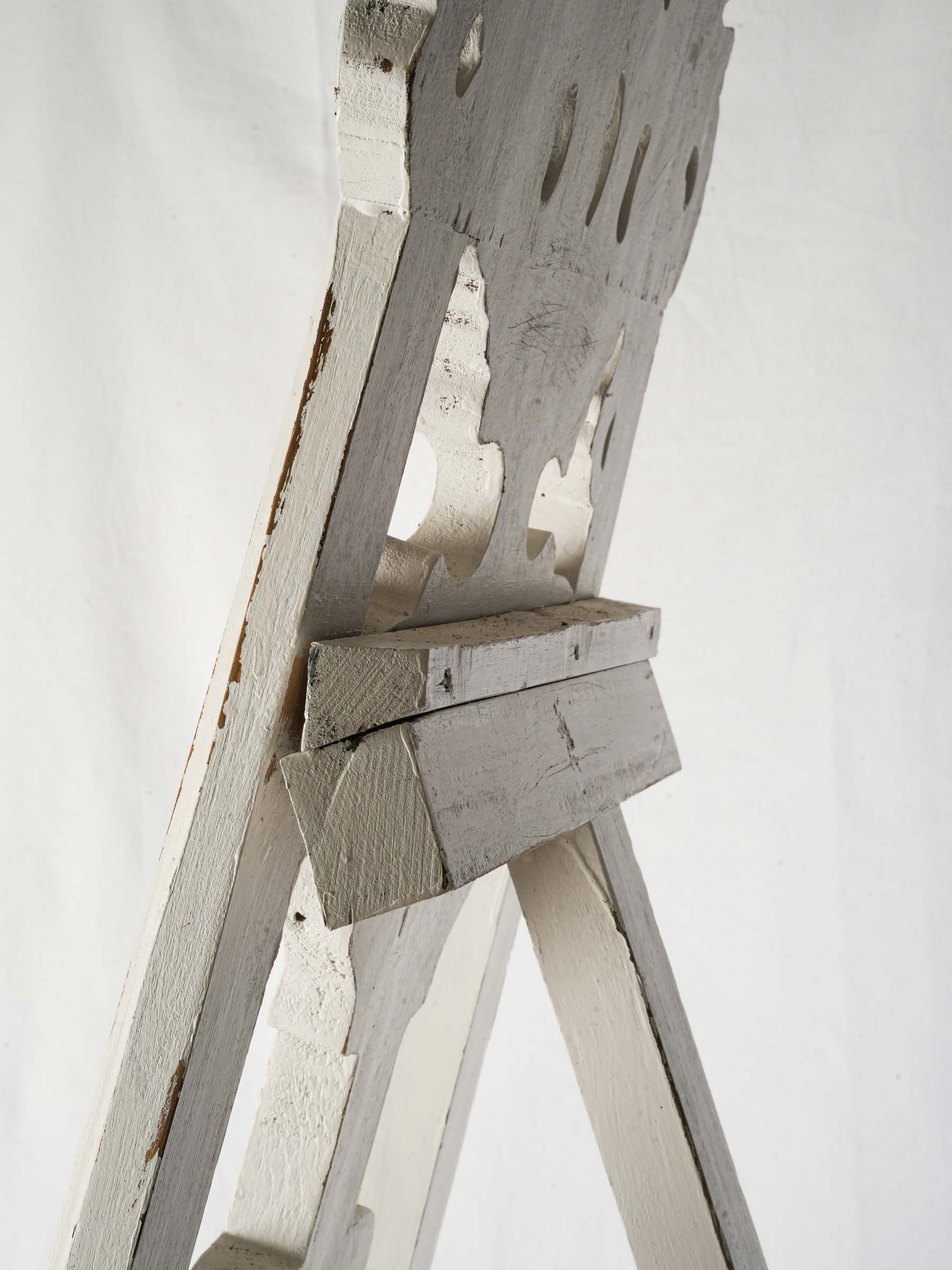 Rococo-style distressed finish easel