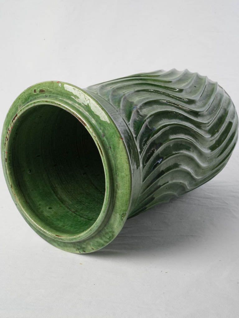 Cylindrical glossy ceramic holder