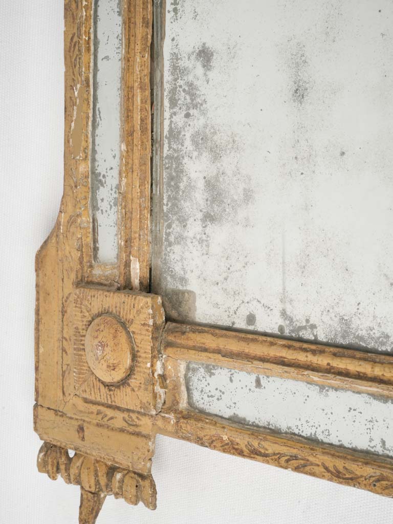 Elegant parclose design mirror