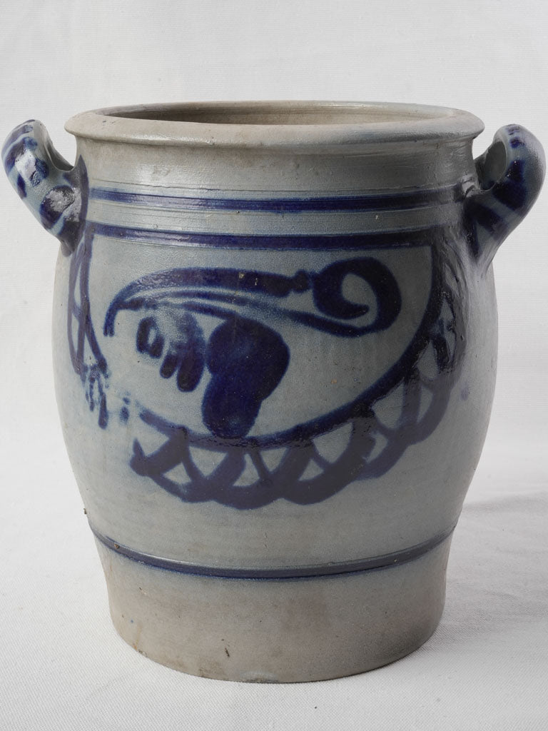 Elegant rolled-rim stoneware container