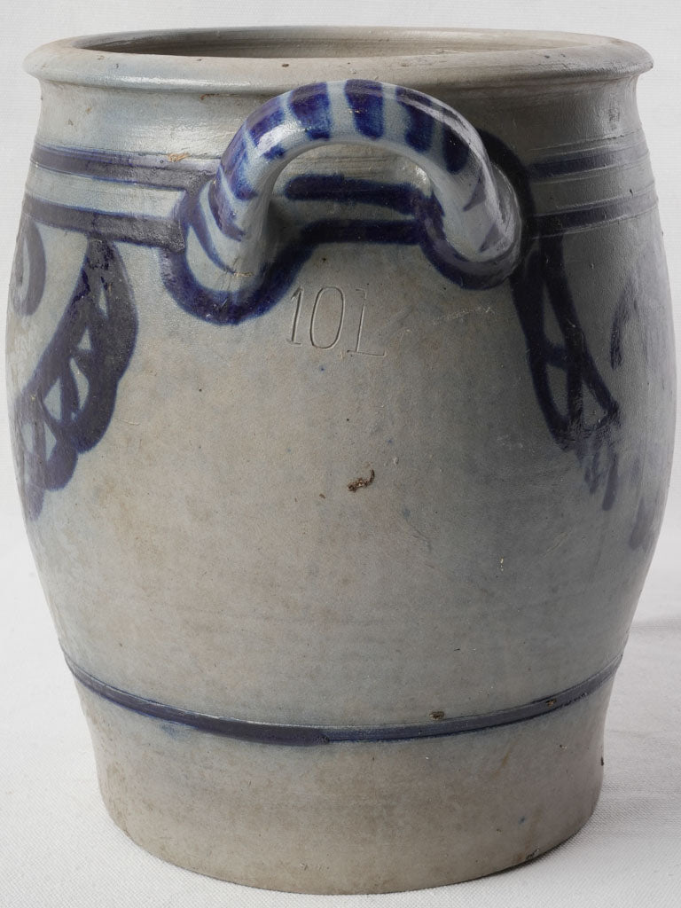 Decorative foliate-spray kitchen jar
