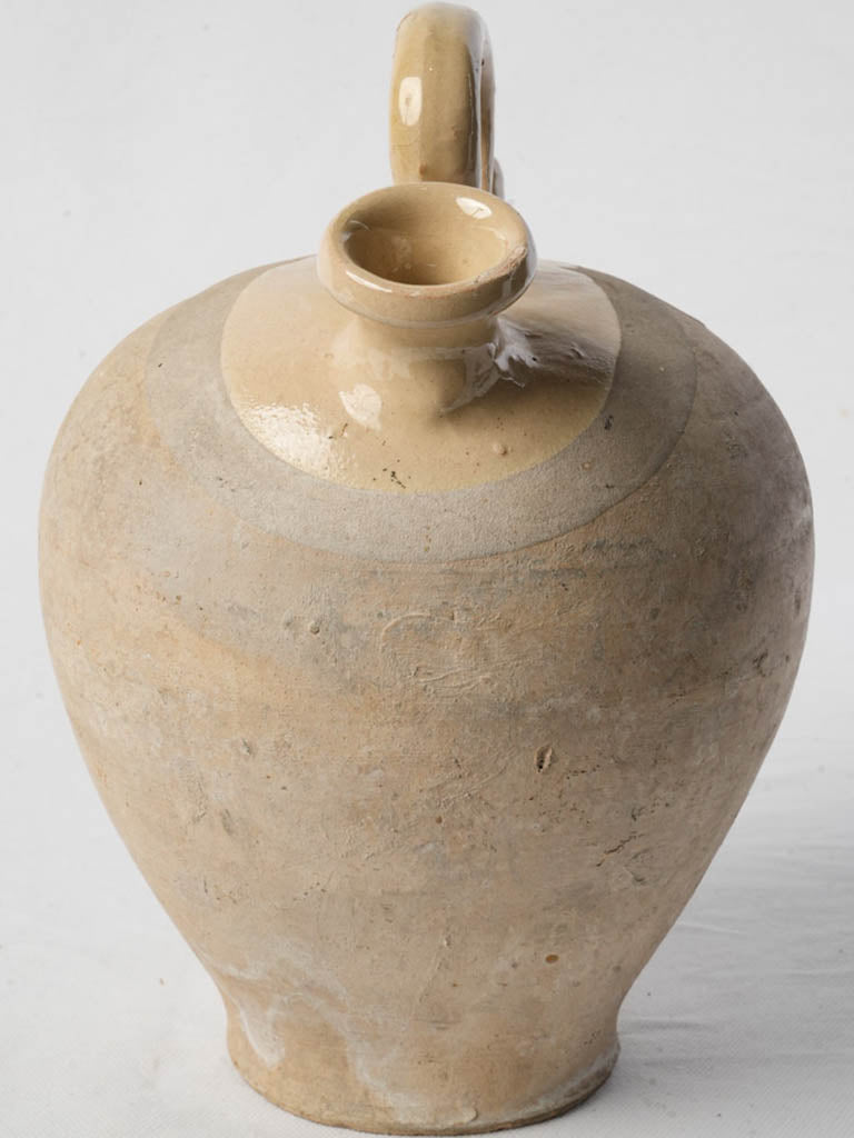 Understated cream-topped regional pitcher