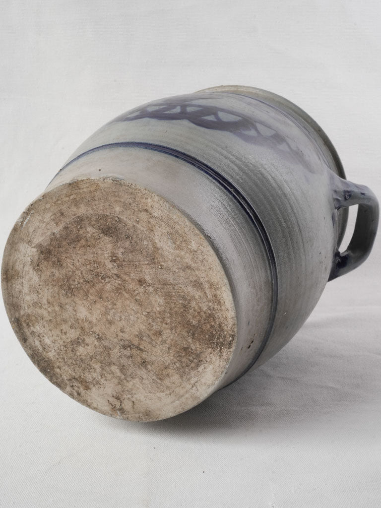 Authentic country charm stoneware pot