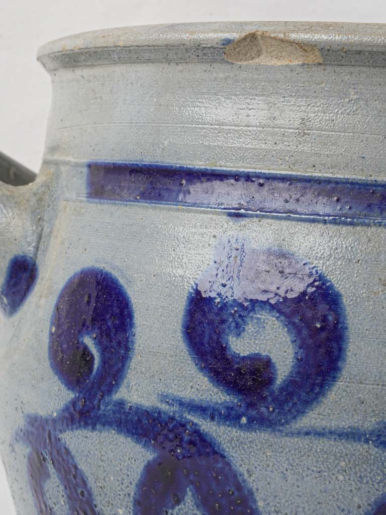 Distinctive orange-peel sheen crock