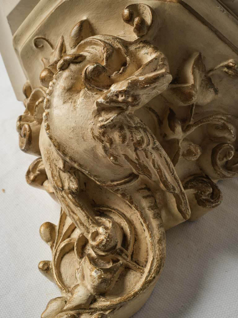 Exuberant wooden decorative wall bracket