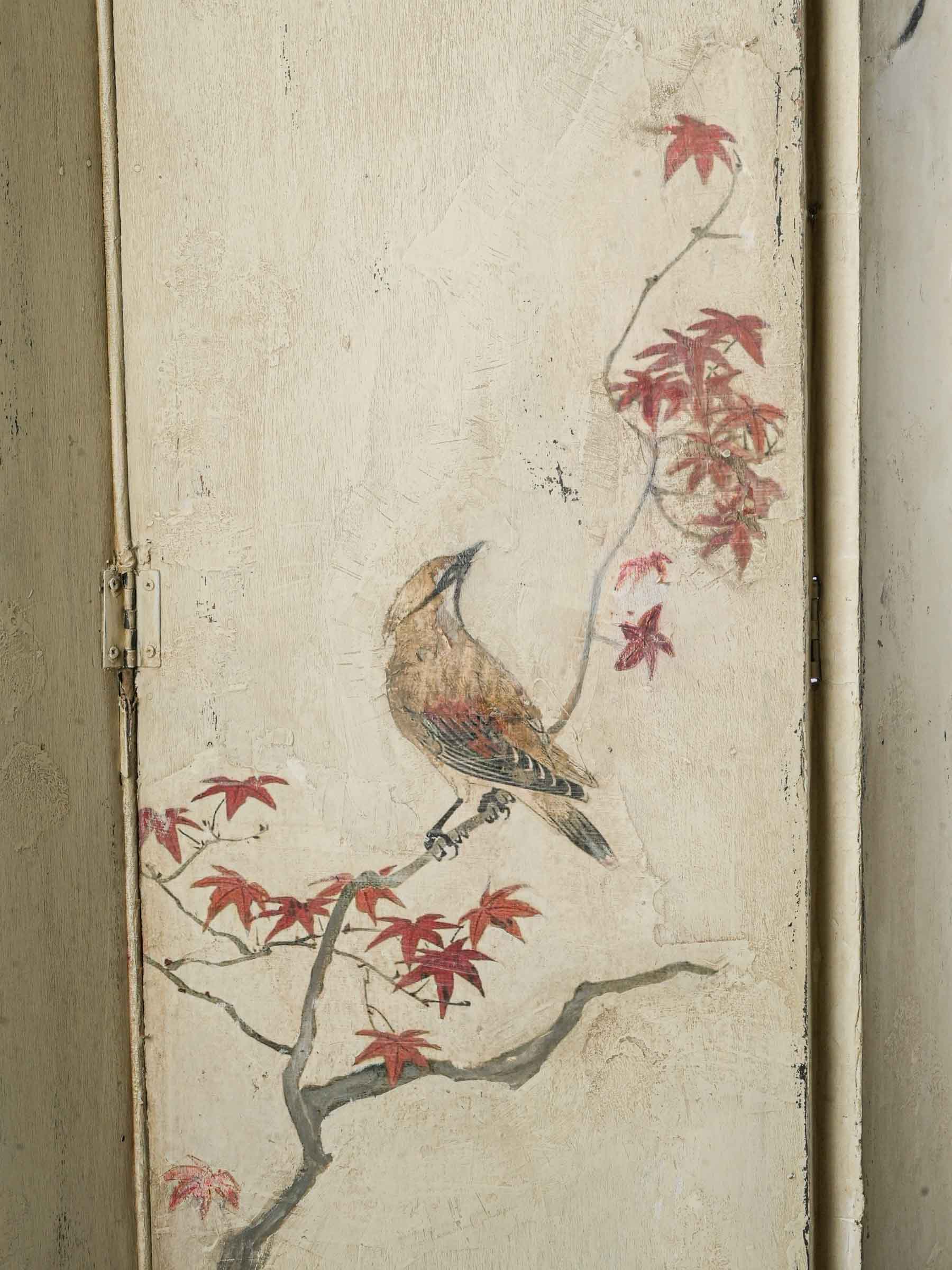 Muted-tone bird motif screen