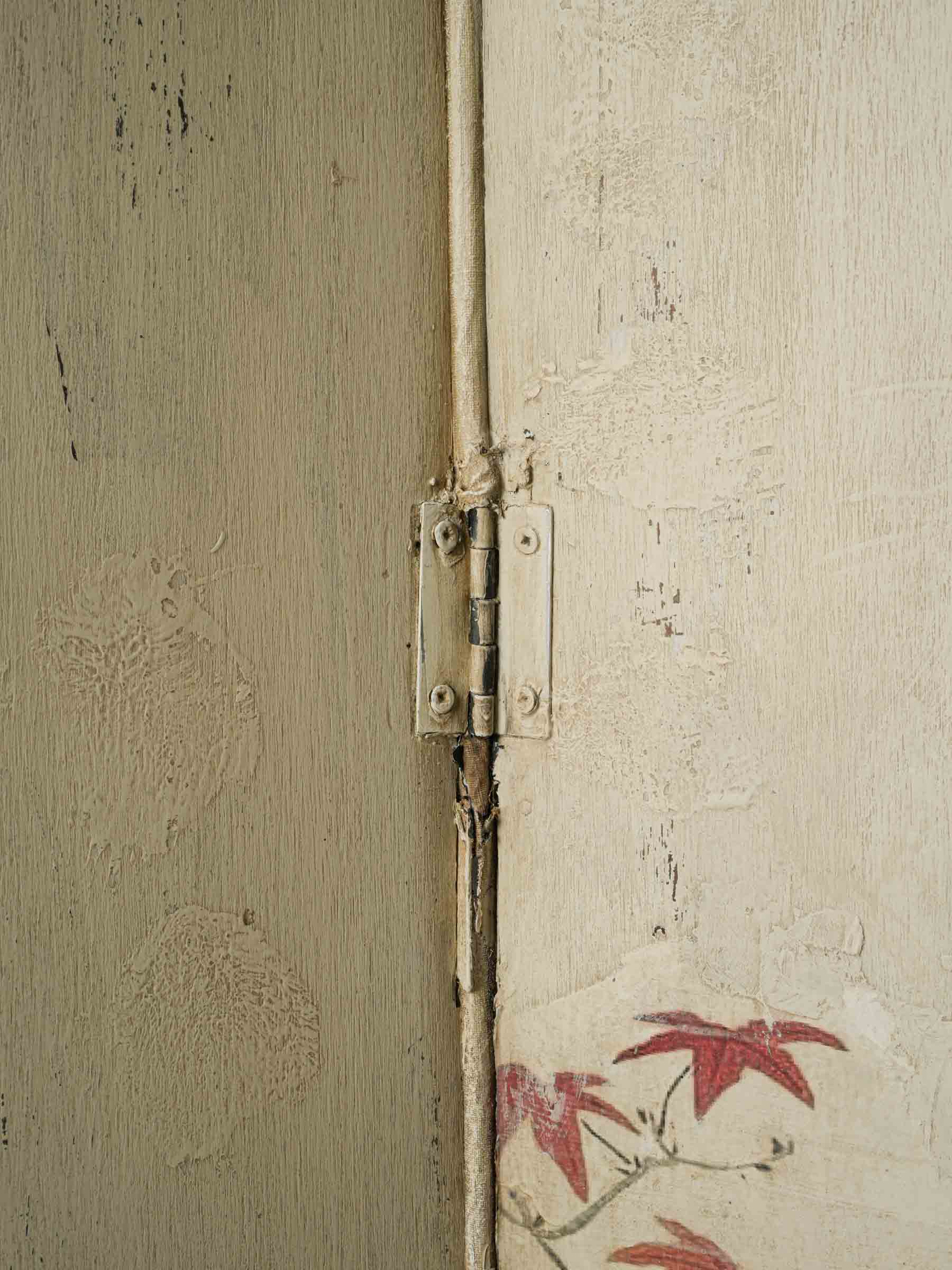 Gilt chinoiserie scene partition