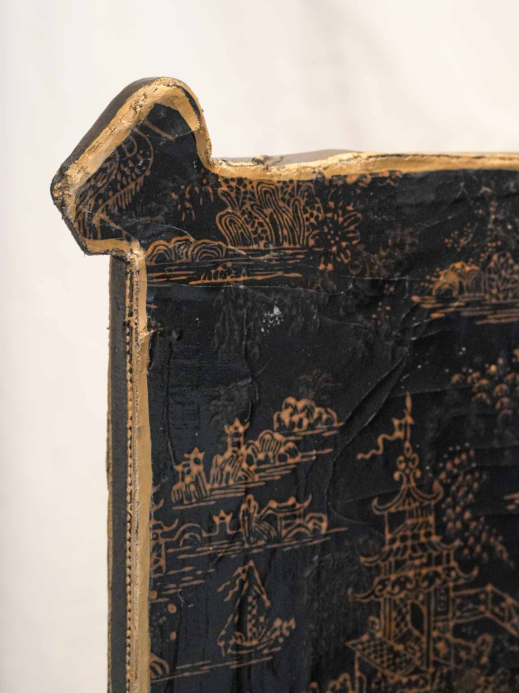 Versatile historical décor screen
