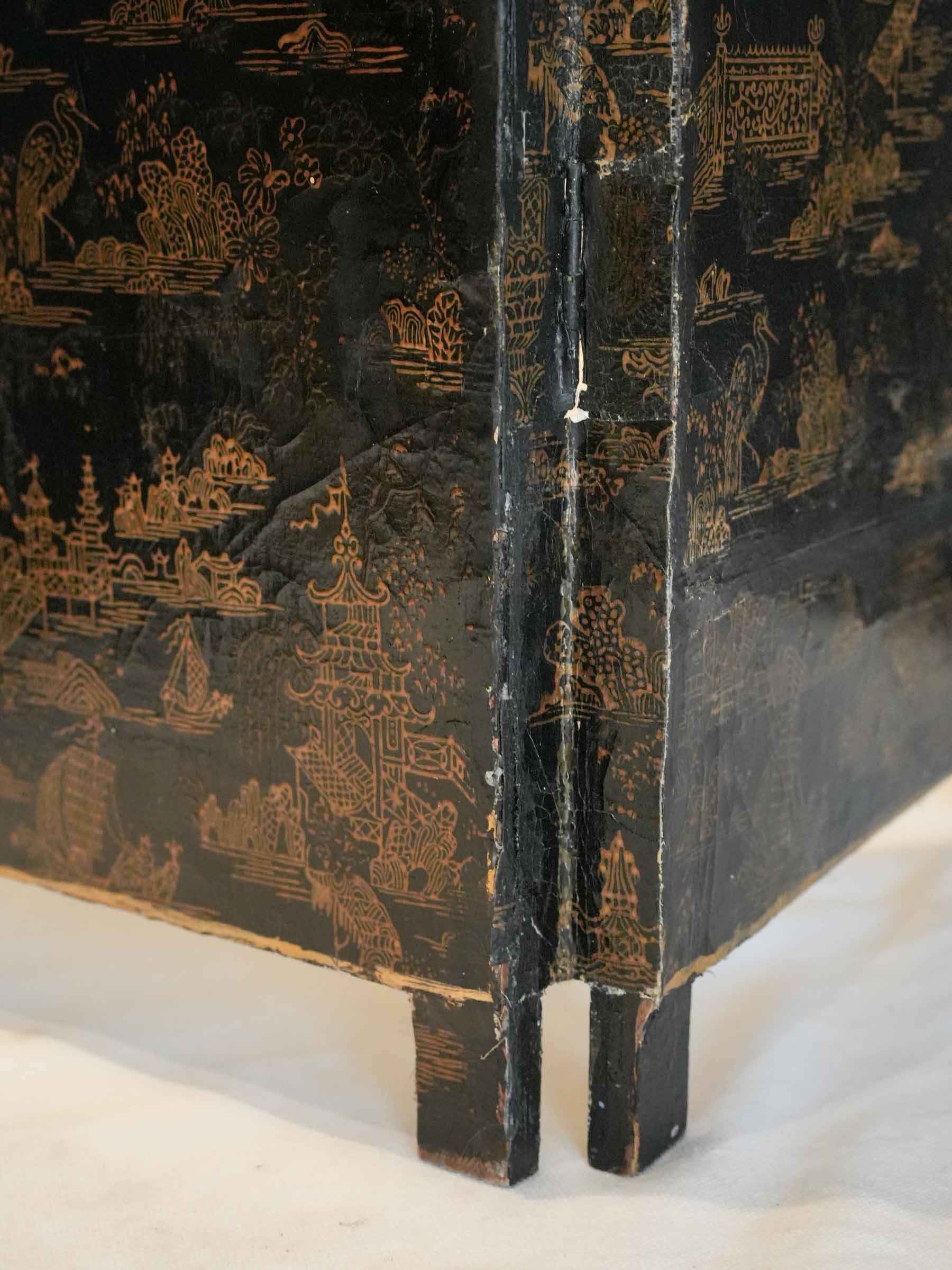Nostalgic Asian-inspired divider