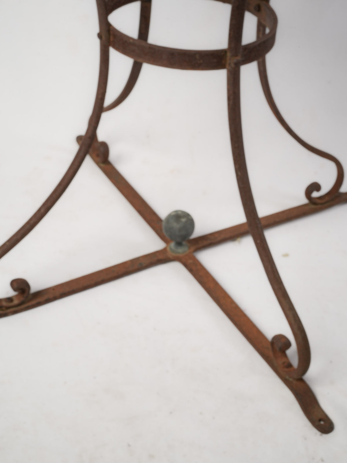 Vintage French Iron Garden Table with Curved Legs and Round Top