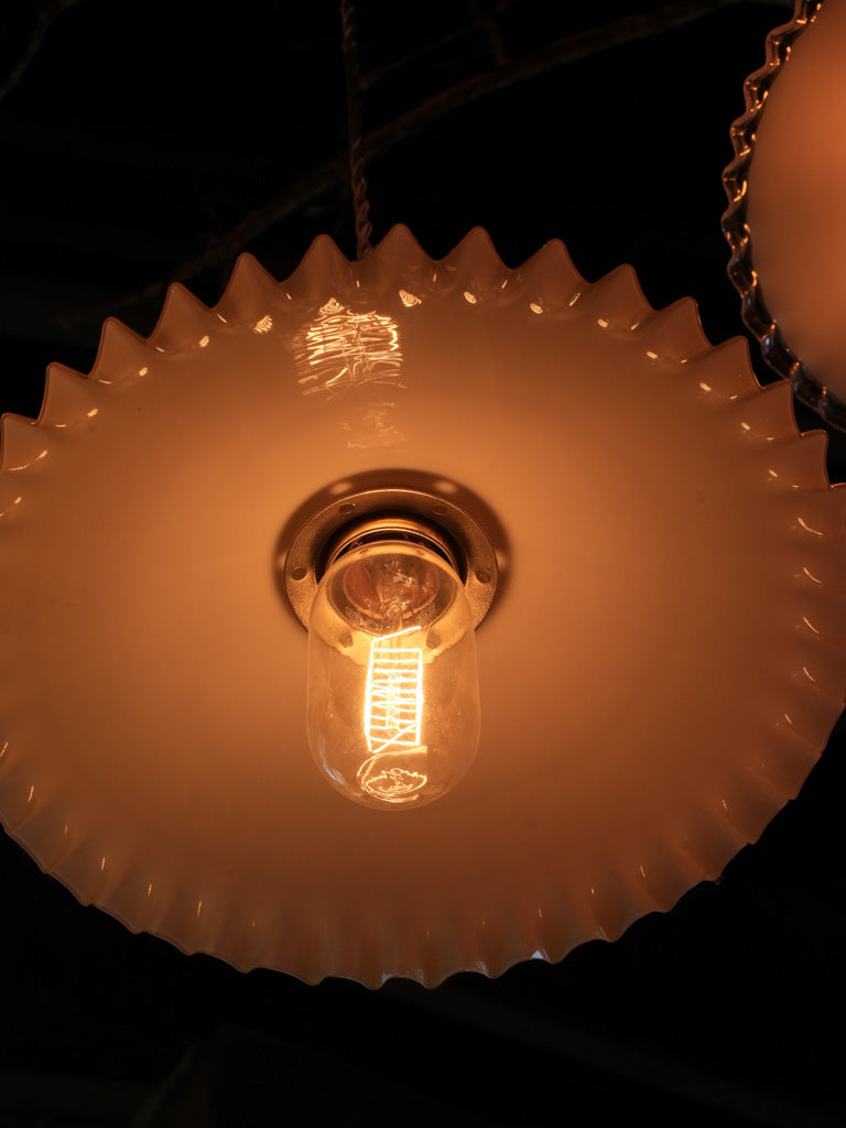 Beige retro scalloped pendant lamp
