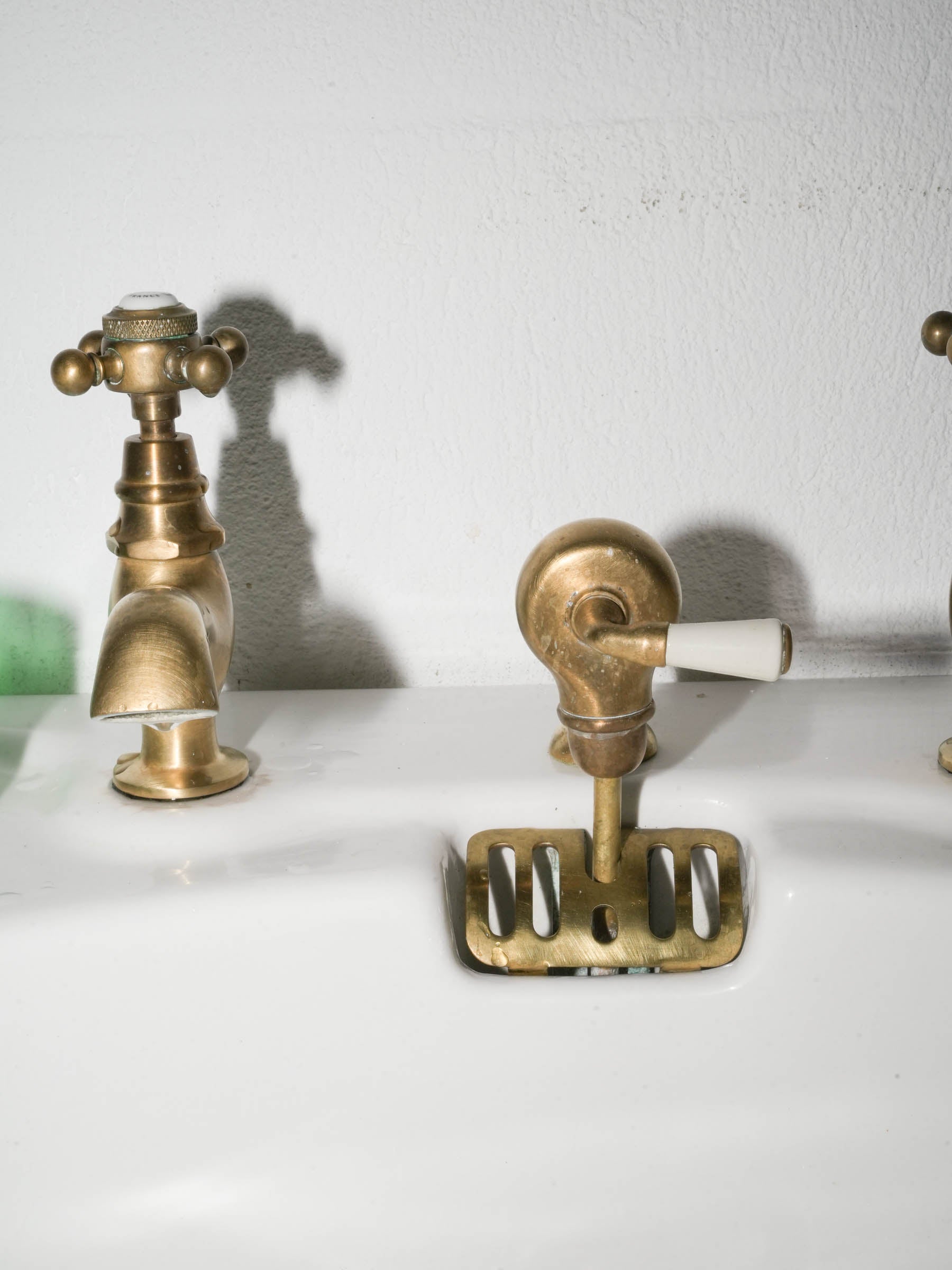 White Porcelain Wall-Mounted Washbasin with Brass Taps