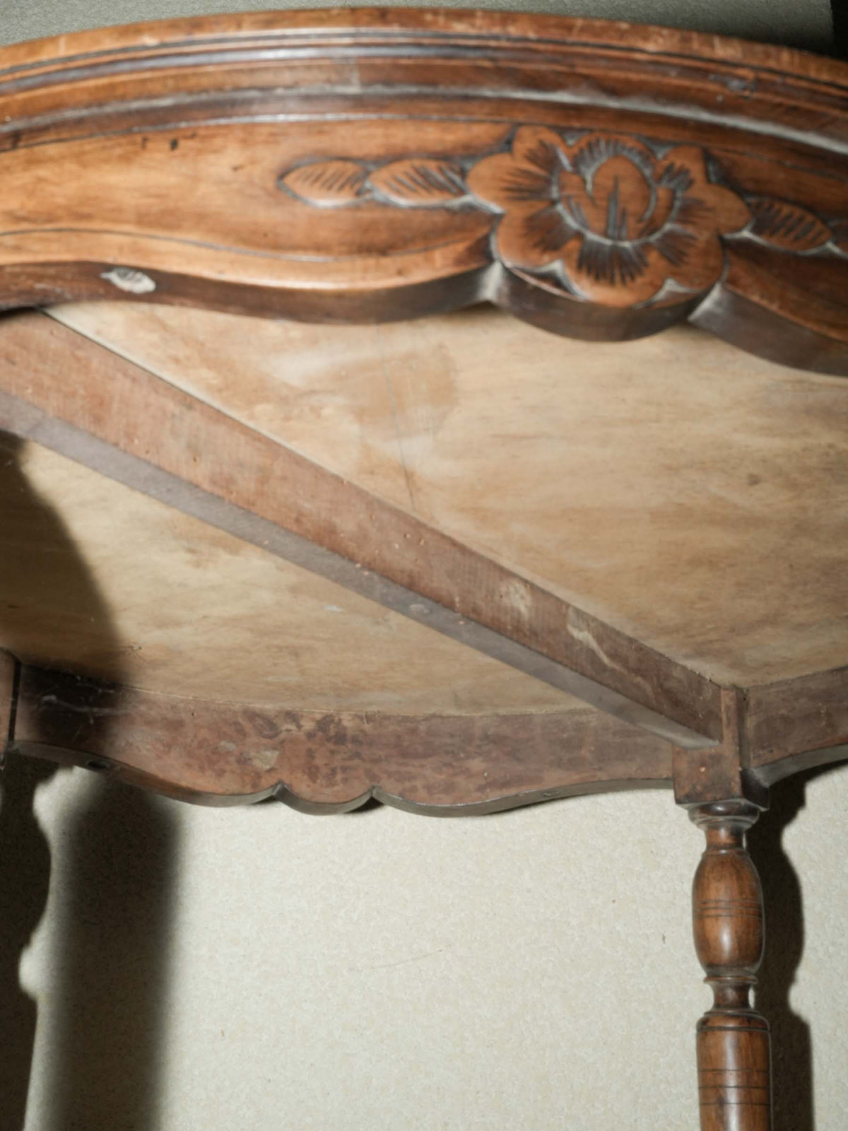 Antique French Provincial Round Oak Table with Carved Floral Apron - 29½"