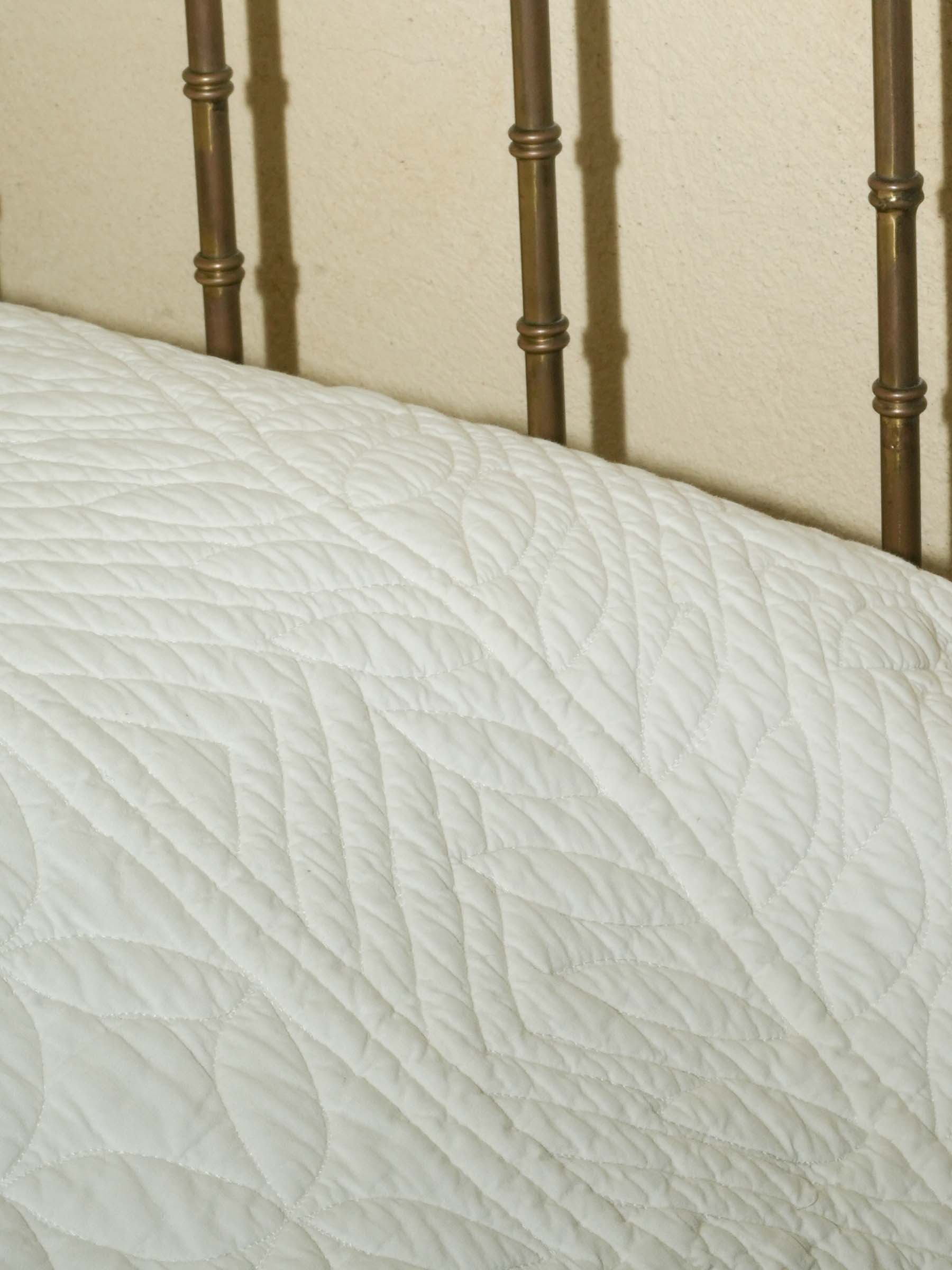 White Provençal Boutis Quilt with Floral Motifs Single Bed Size 86½" x 58"