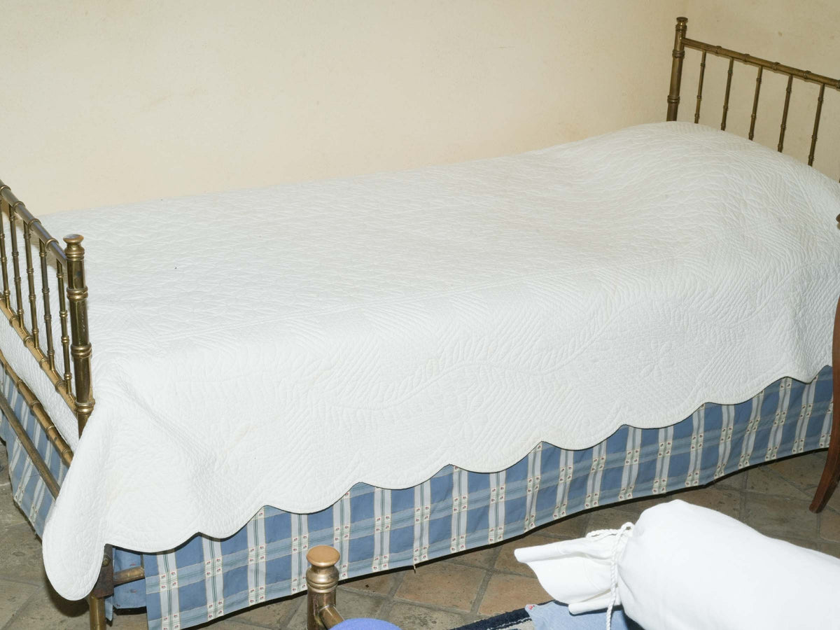 Provençal White Boutis Quilt with Scalloped Edge Single Size - 86½" x 58"