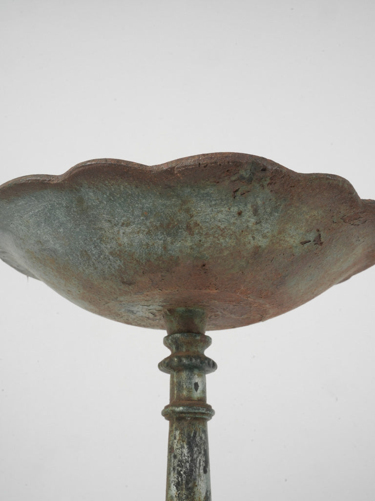 Shallow bowl design bird bath