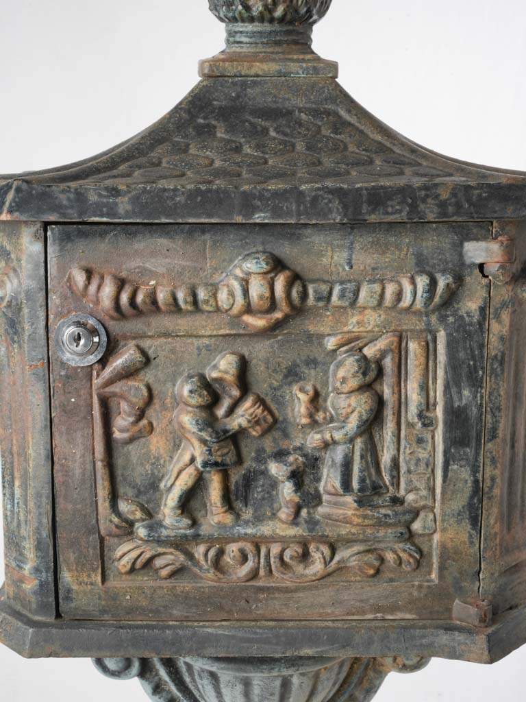 Decorative leaf-tip plinth letterbox