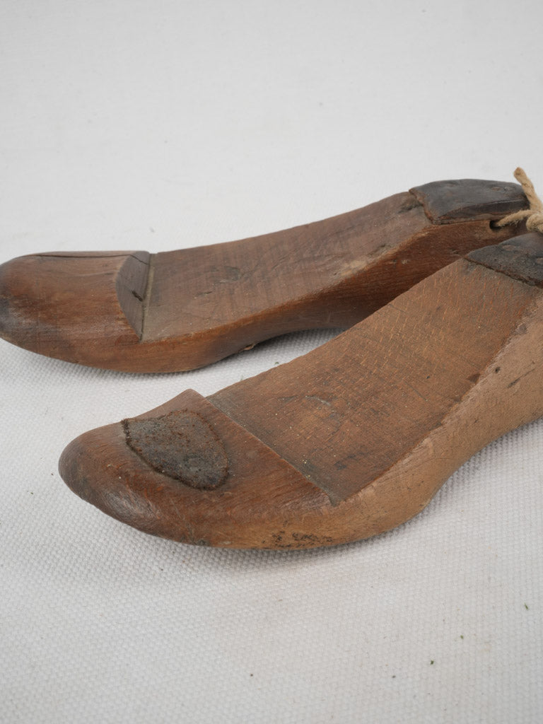 Age-worn French shoe stays