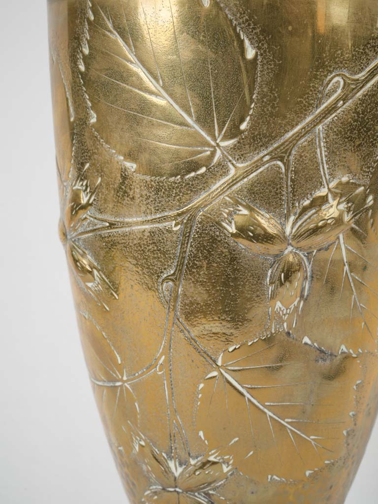 Documenting military engraving vase