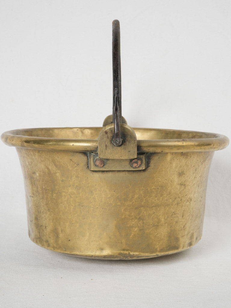 Timeless 19th-century cooking cauldron