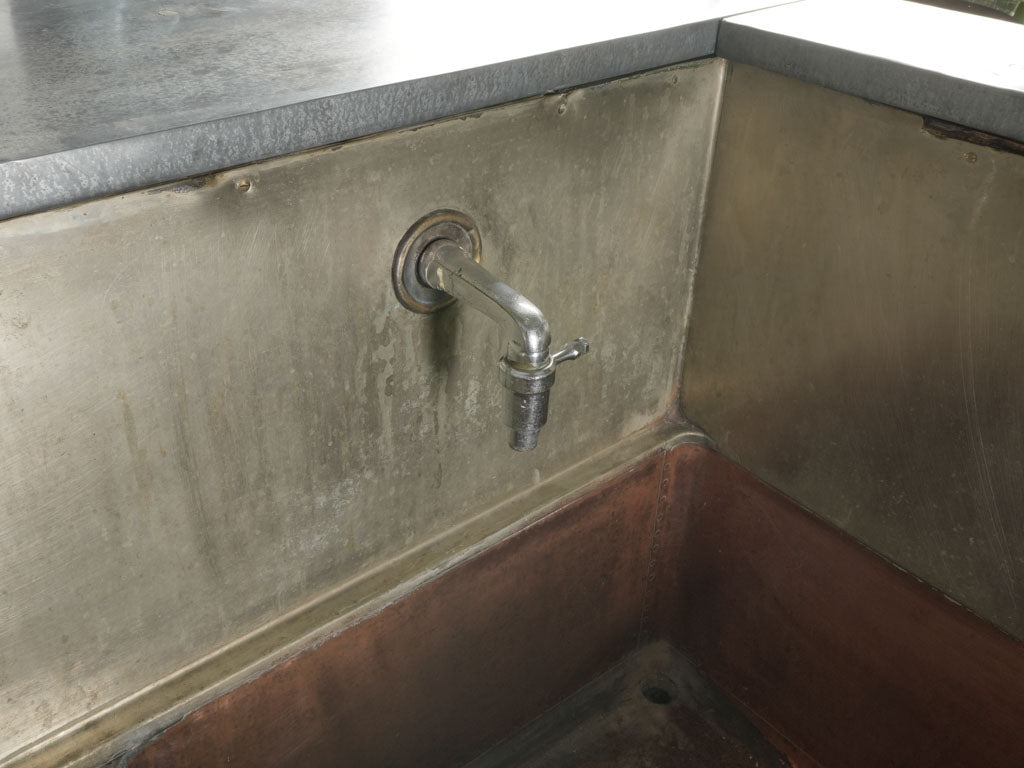 Zinc-lined work basin bar