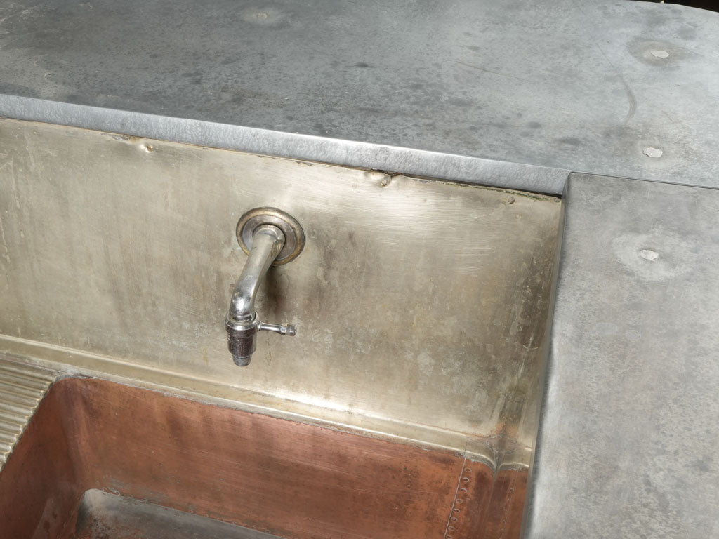 Fluted pilasters café counter