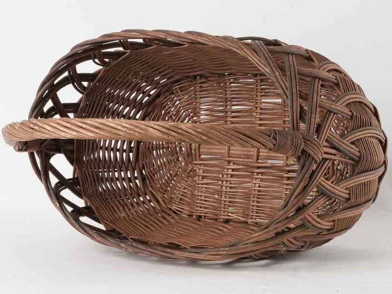Nostalgic wicker basket for foraging