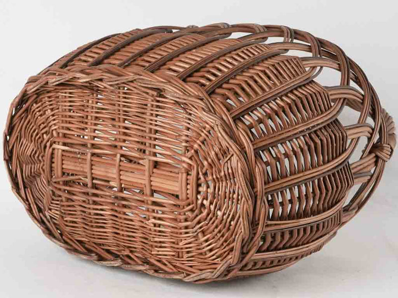 Timeless design wicker carrying basket
