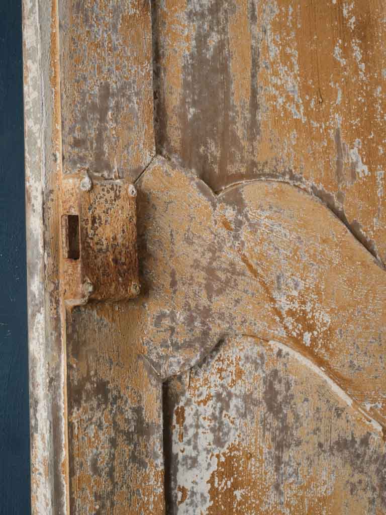 Delicate Provençal olive motif cabinet