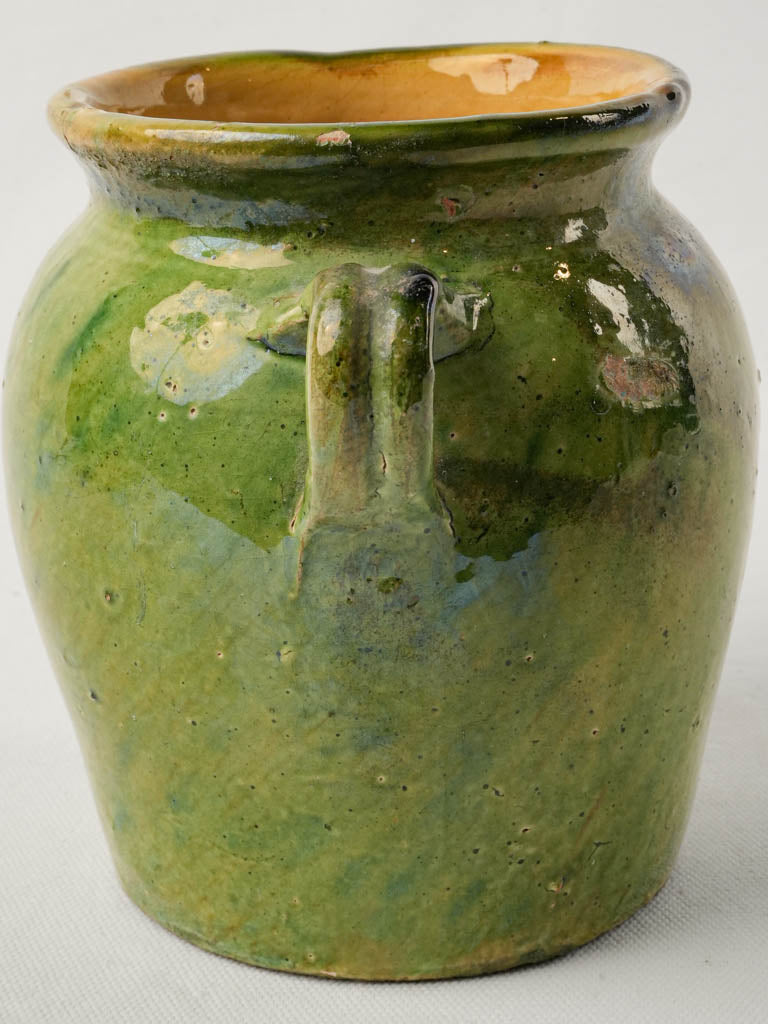 Elegant two-handled decorative piece