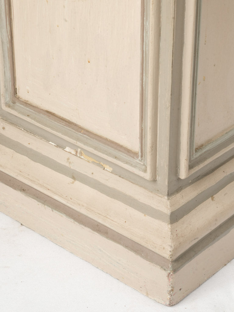 Mid-century traditional style pedestal