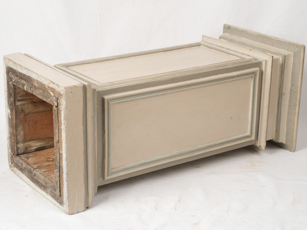 Classic square display column