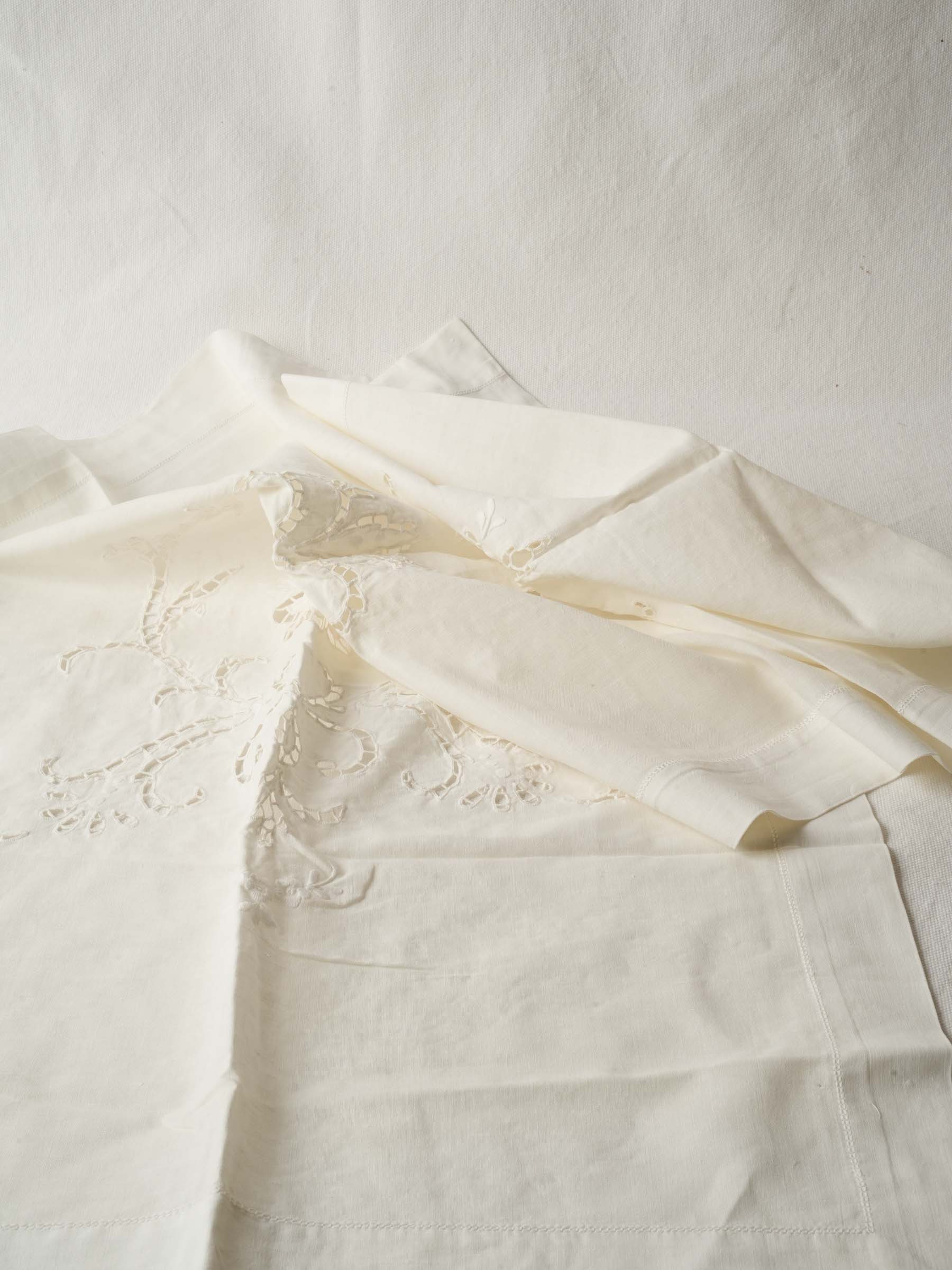 Vintage French Curtain w/ pretty Embroidery - White 46¾" x 22½"