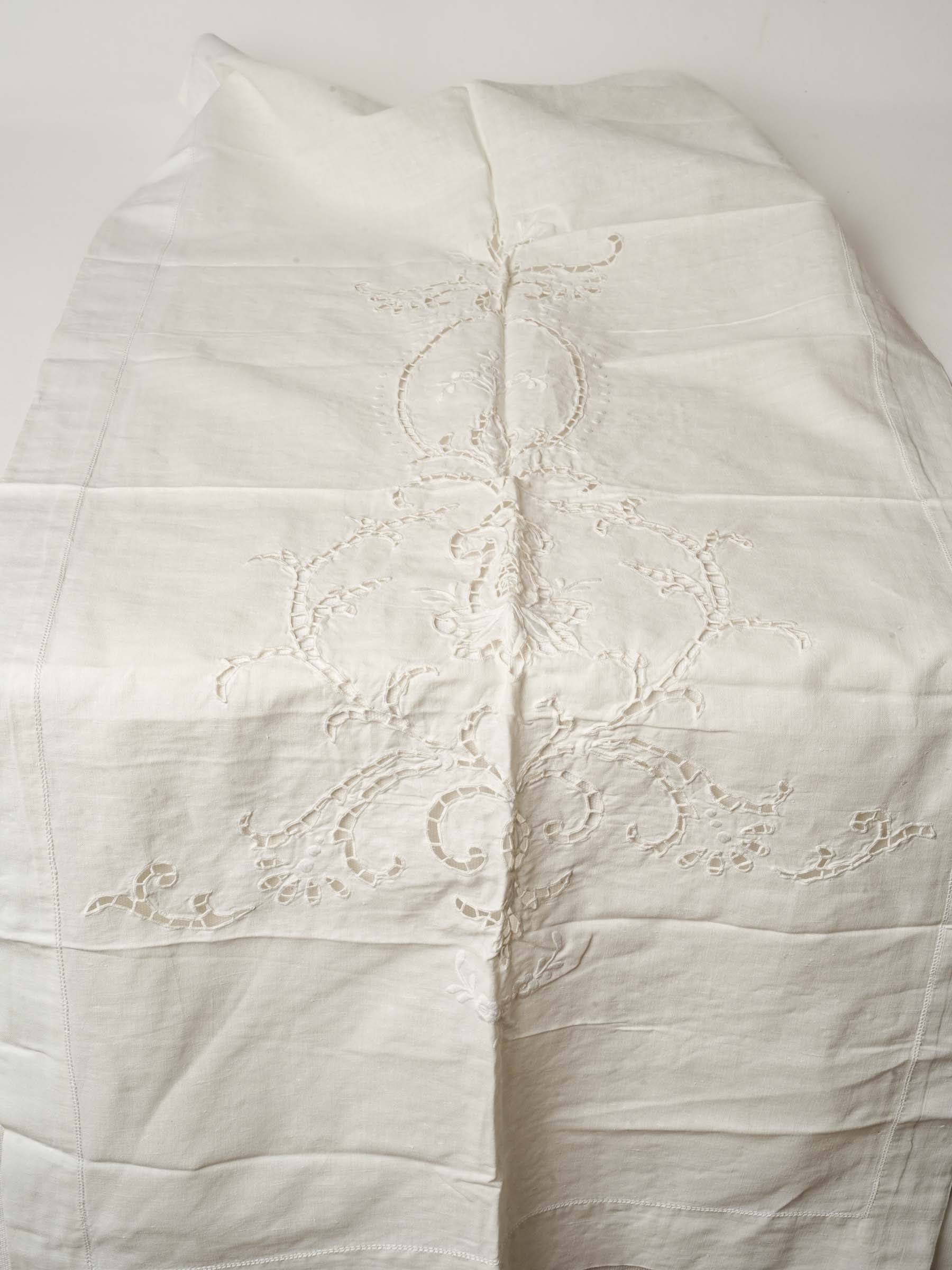 Vintage French Curtain w/ pretty Embroidery - White 46¾" x 22½"