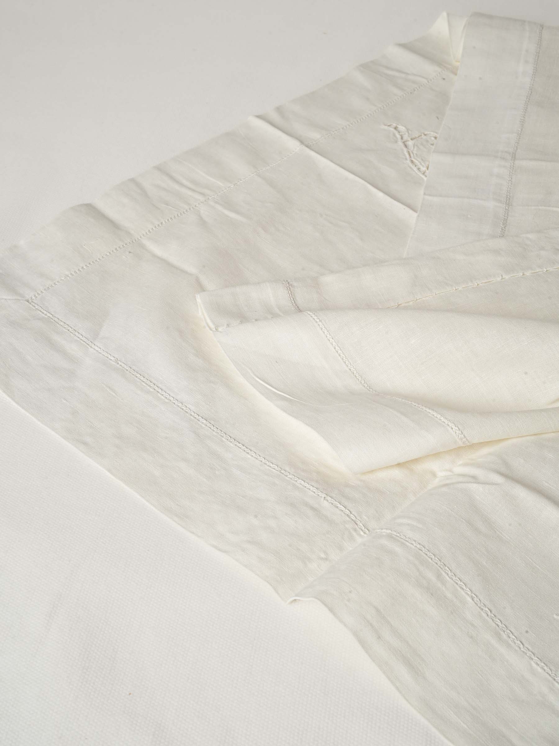 Vintage French Curtain w/ pretty Embroidery - White 46¾" x 22½"