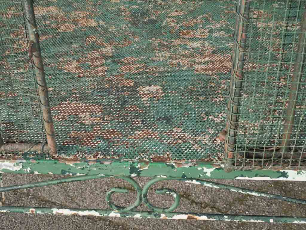 Historical mesh enclosure