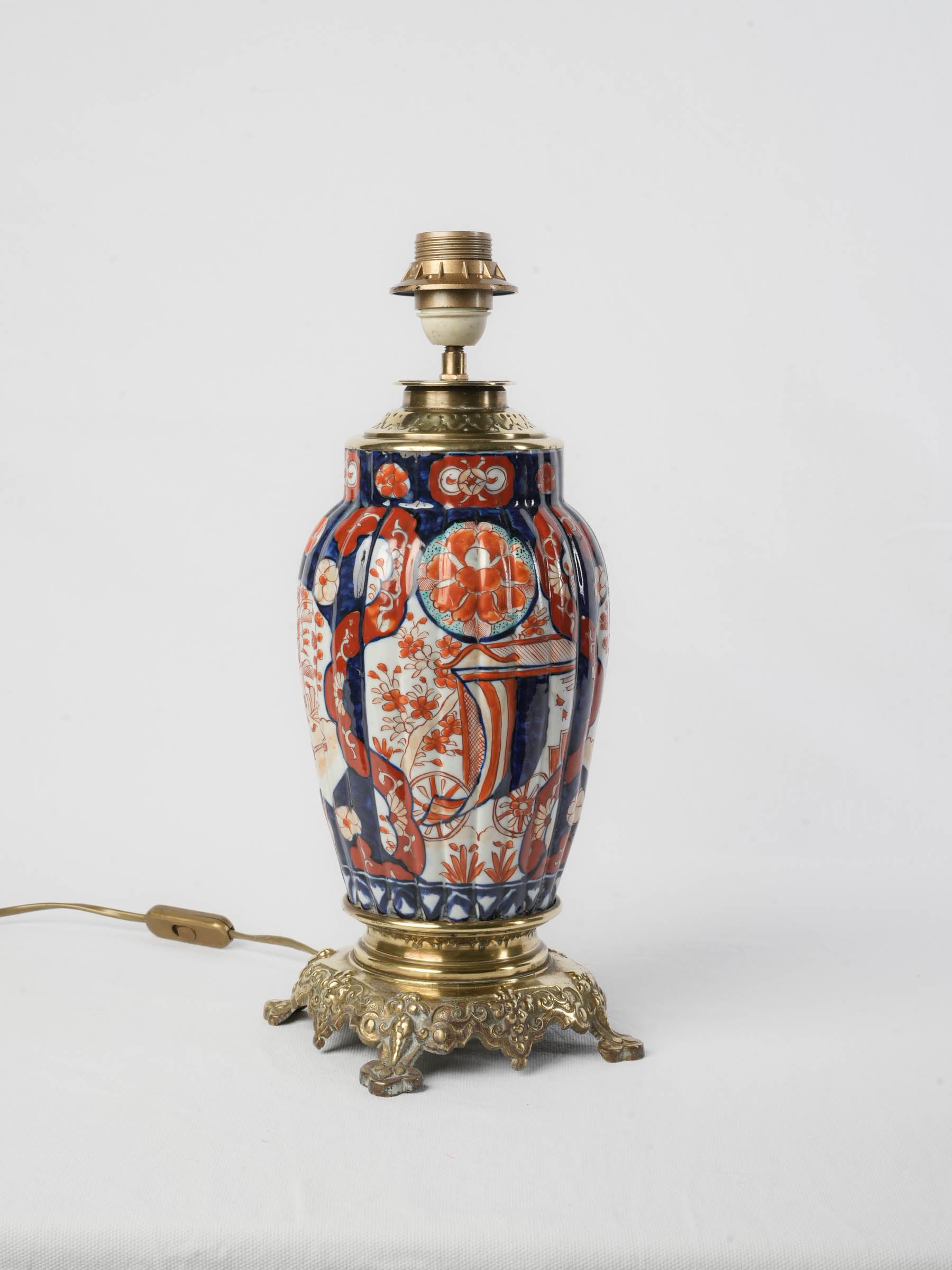 Elegant Imari table lamp