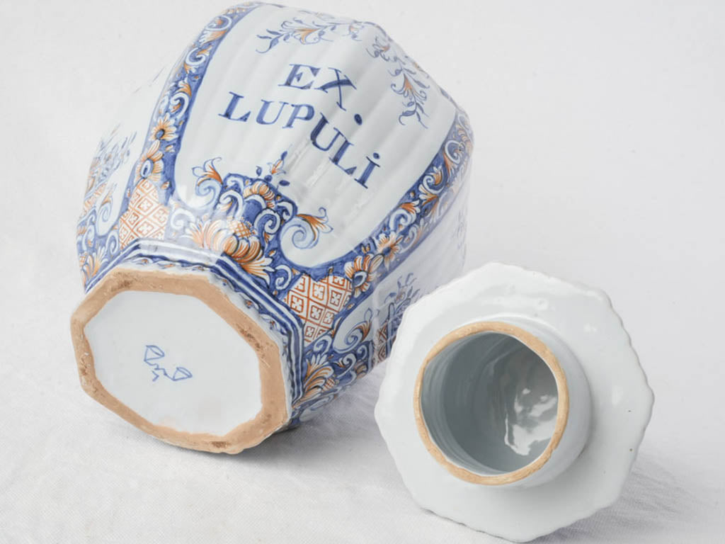 Refined ivory ground pharmacy vessel