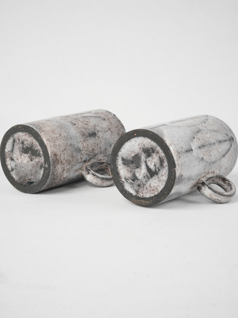 Distinctive vertical leaf decorated mugs