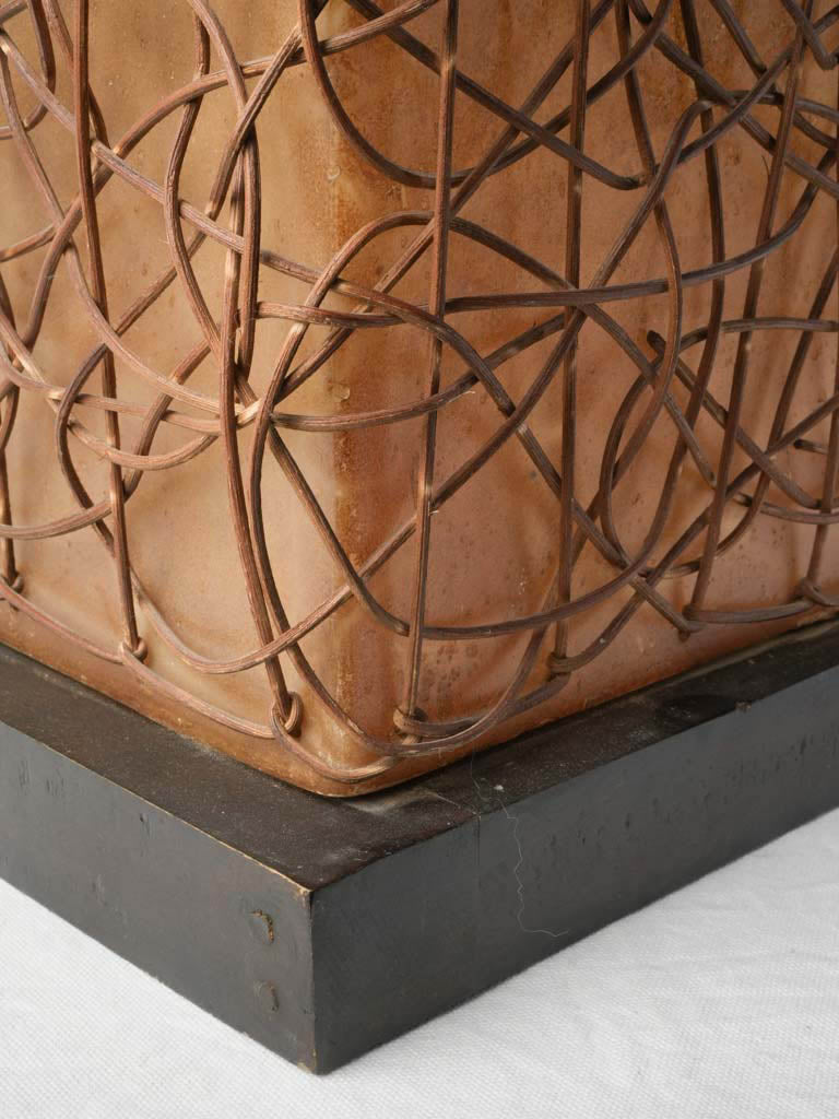 Atmospheric honey-toned column lamp