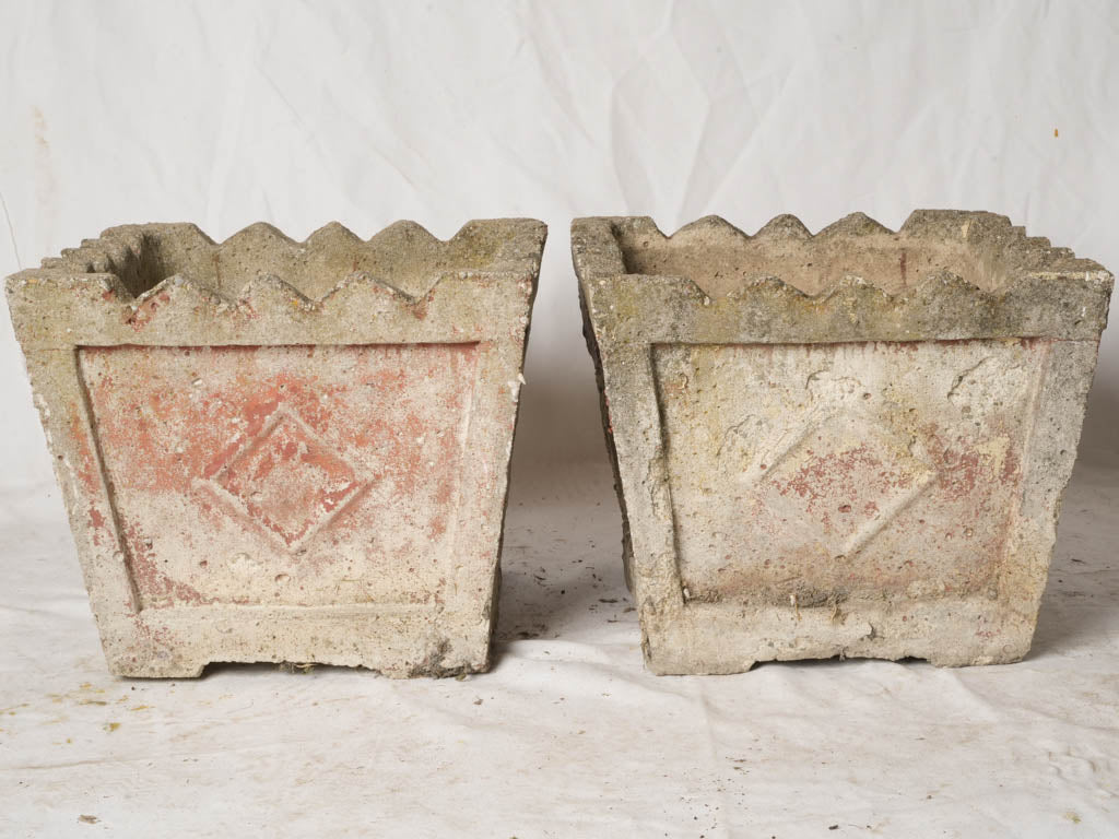 Decorative scalloped edge jardinières