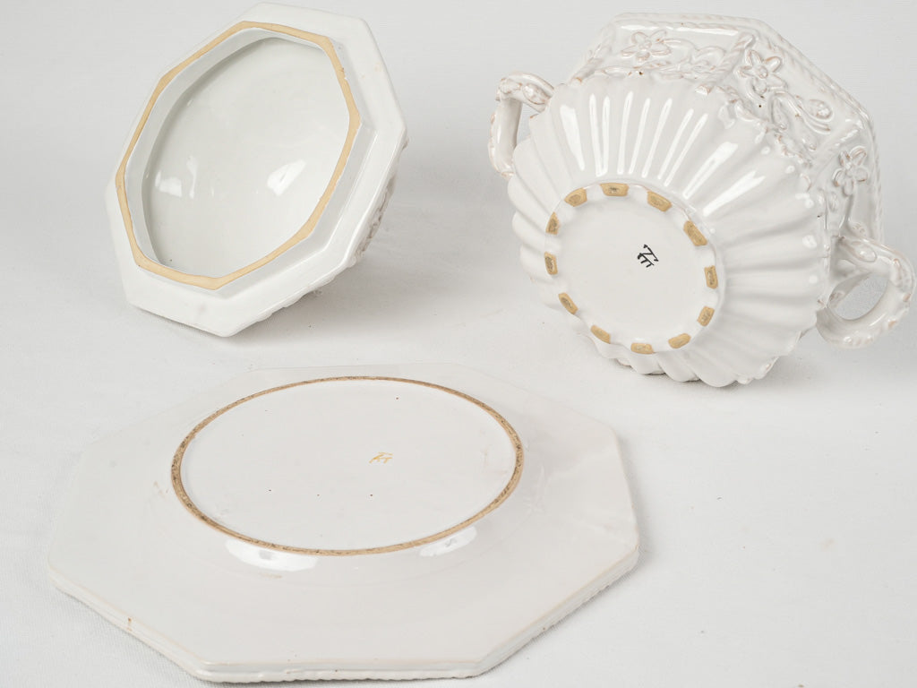 Decorative octagonal lidded tureen